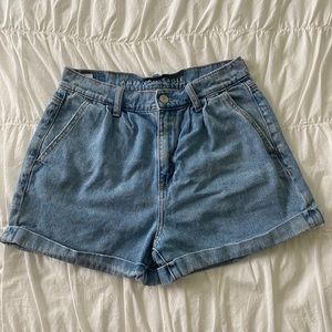 American Eagle Women’s Mom Jean Shorts